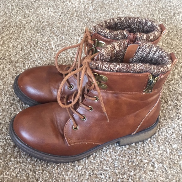 Steve Madden Other - Steve Madden size 2 girls boot